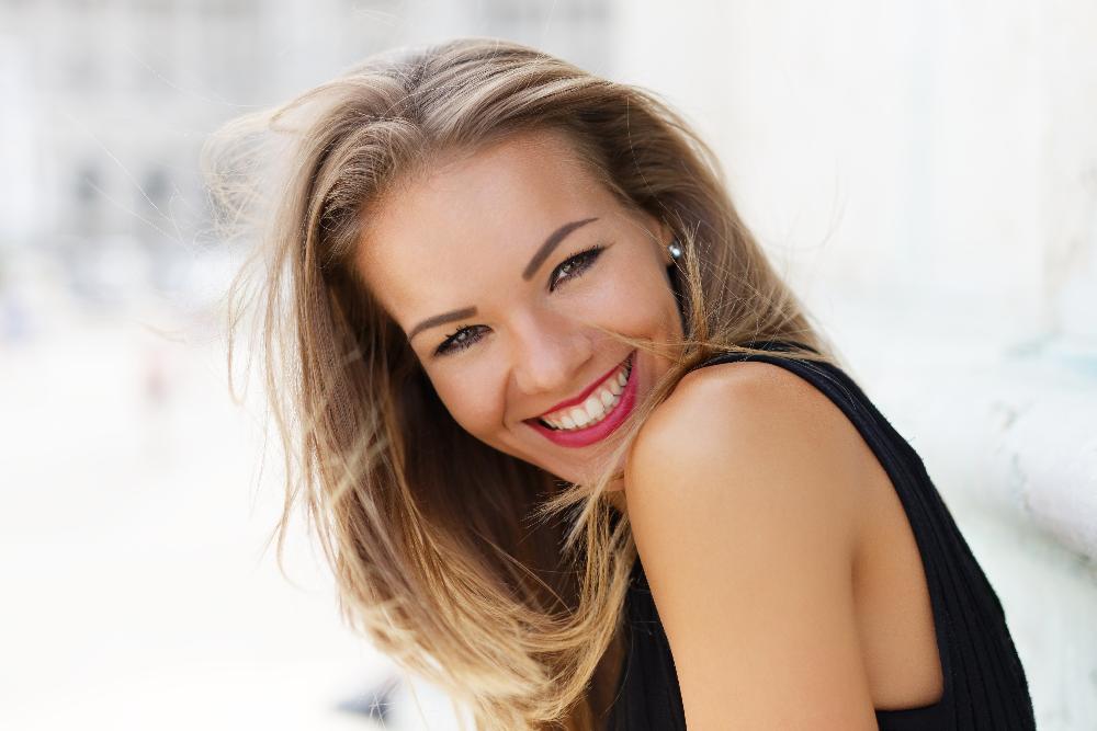 A smiling woman with veneers