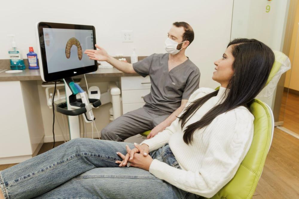 dentist showing x-ray | invisalign 11201